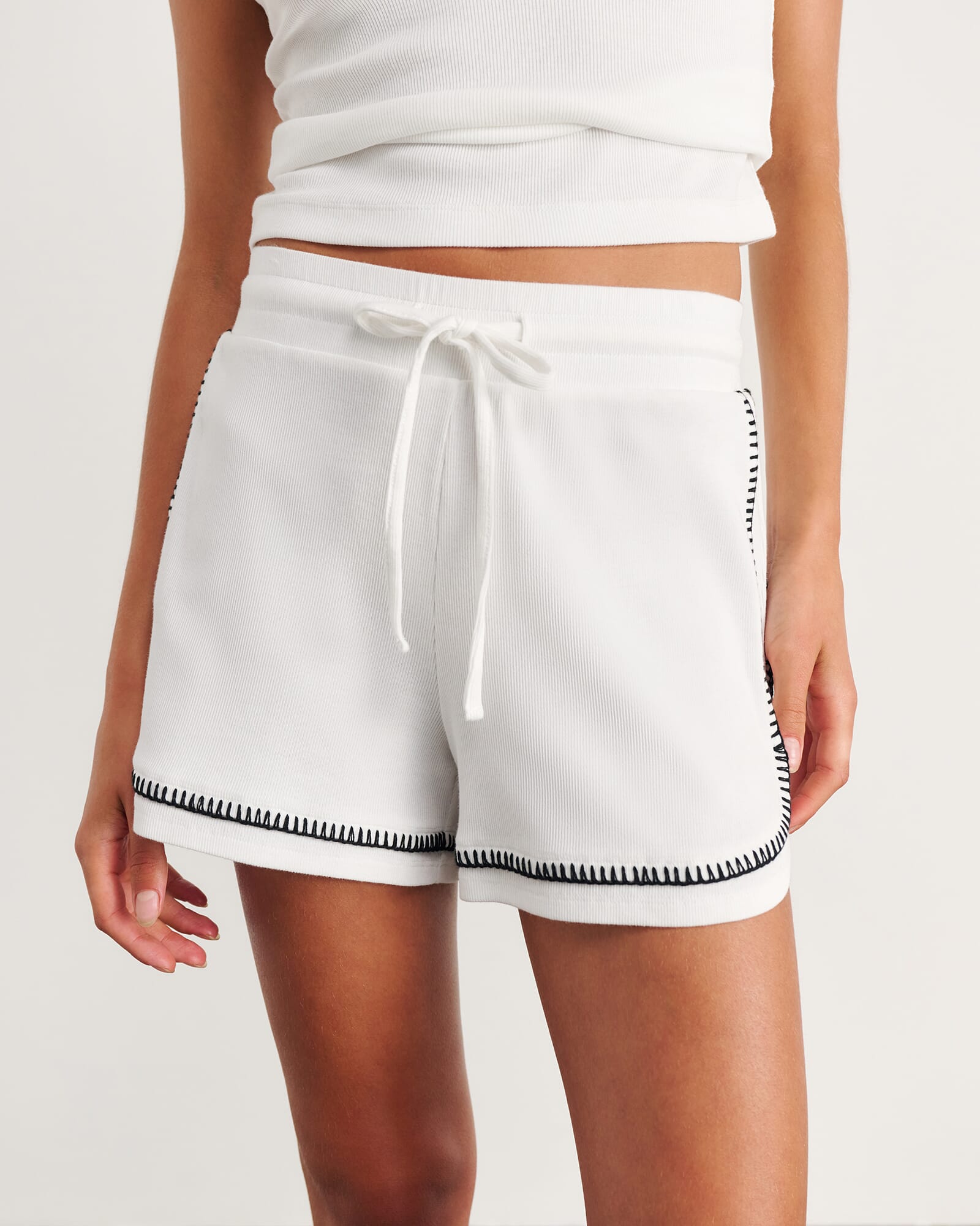 JAG celina blanket stitch short white