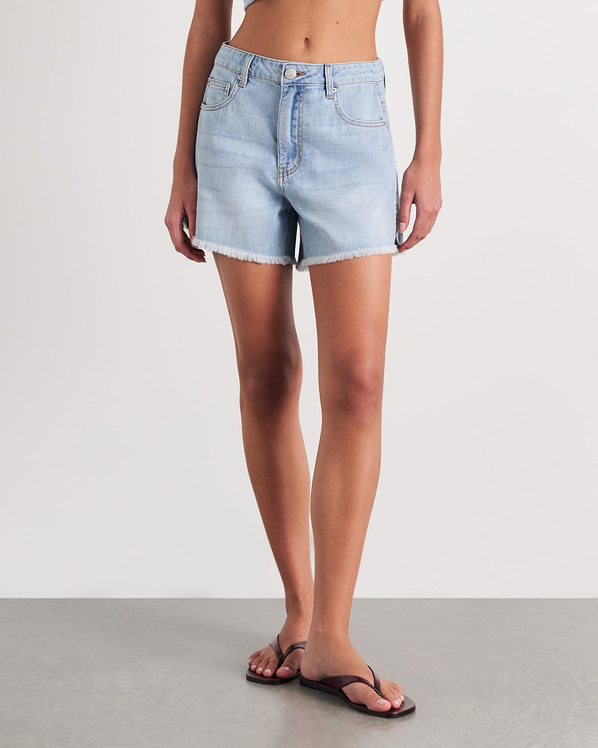 Loe Frey Hem Short