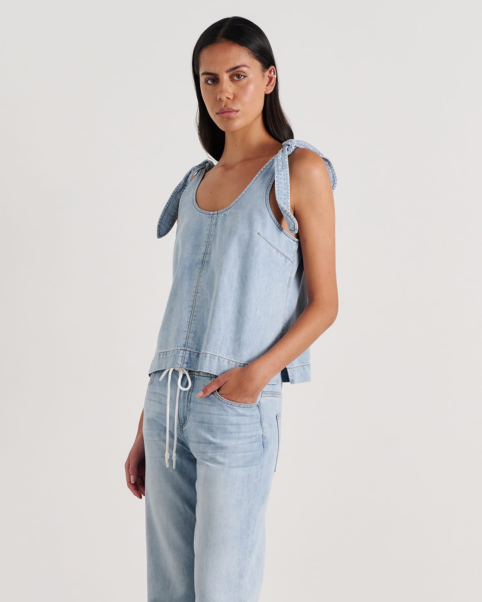 Loe Tie Top