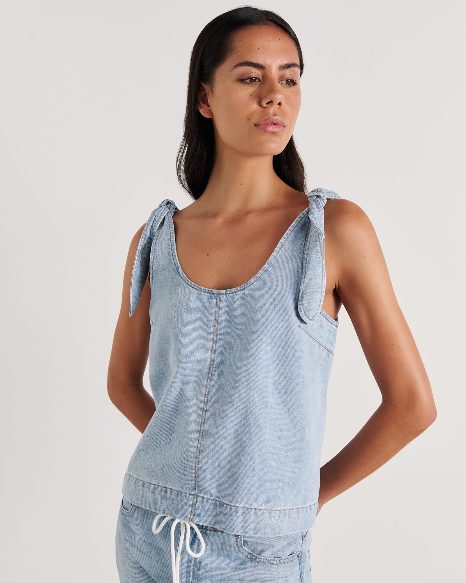 Loe Tie Top